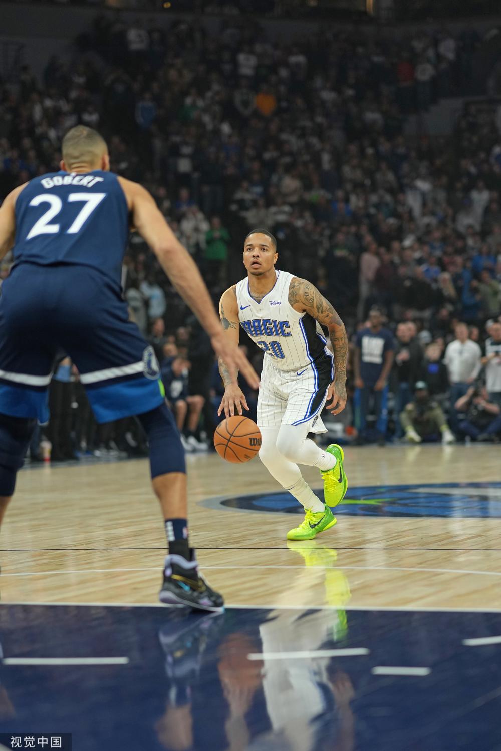 在上述背景 在上述背景